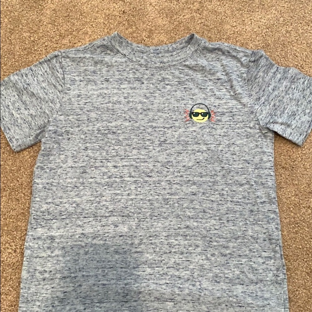 Boys Cat & Jack T-shirt size S (6-7)